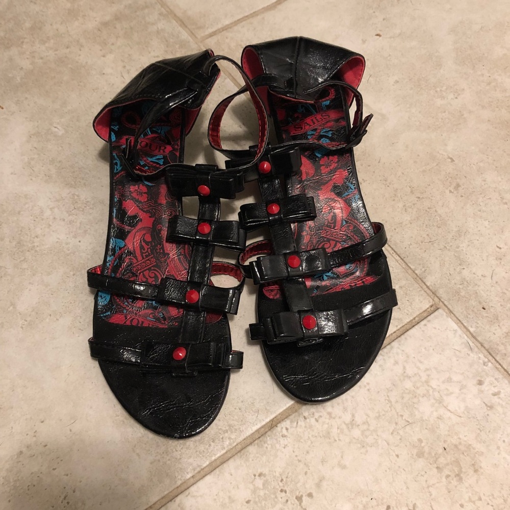 NWOT Iron Fist platform sandals